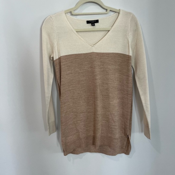 NWOT Ann Taylor V Neck Sweater - Picture 4 of 6